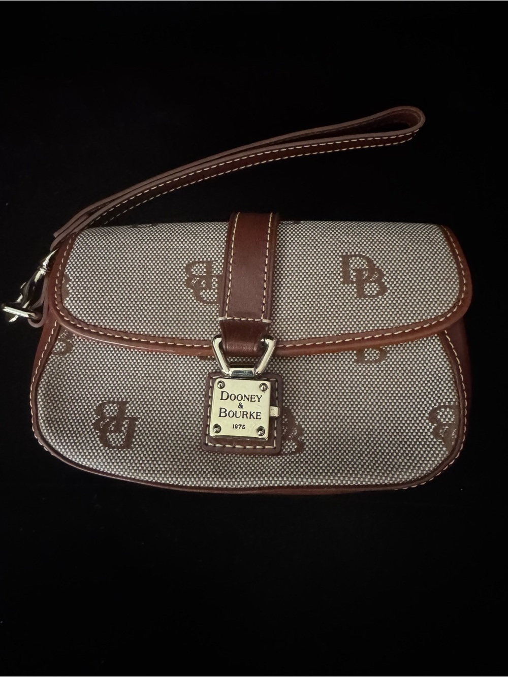 DOONEY & BOURKE Wristlet
